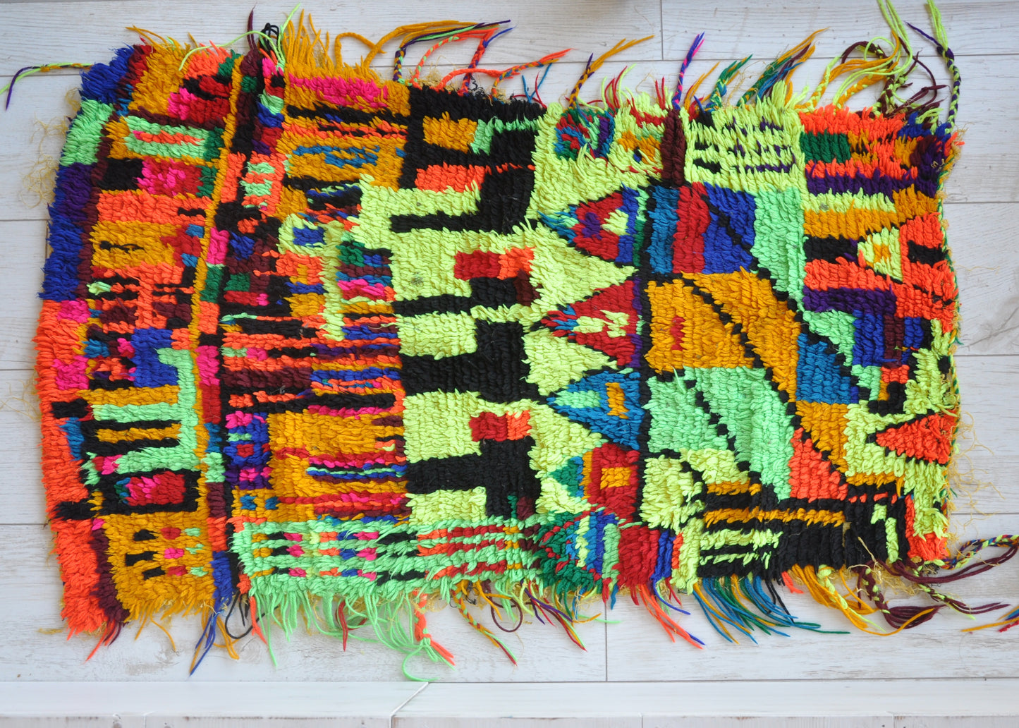Zindkeh Neon